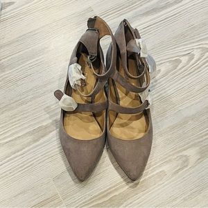 NWT grey Charles David pointed closed toed strappy sandals flats heels
